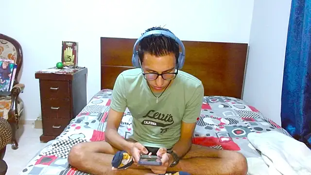 DavTwink3100 online show from December 19, 2025, 10:50 pm