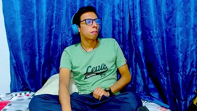 DavTwink3100 online show from February 9, 2026, 2:04 am