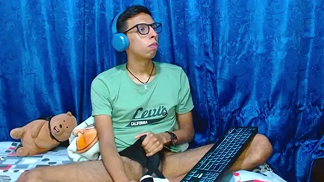 DavTwink3100 online show from March 9, 2026, 1:53 am