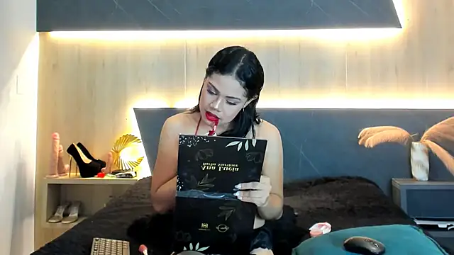Snapshot of LorenaVarga chatting on April 23, 2026, 7:27 pm LorenaVarga online show from April 23, 2026, 7:27 pm