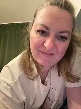 Snapshot of Amelia-Diamond chatting on November 22, 2025, 2:16 pm Amelia-Diamond online show from November 22, 2025, 2:16 pm