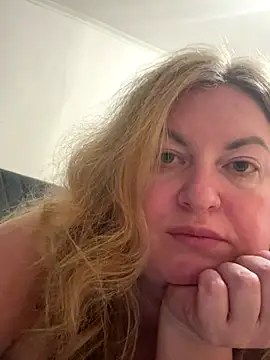 Snapshot of Amelia-Diamond chatting on November 23, 2025, 11:37 pm Amelia-Diamond online show from November 23, 2025, 11:37 pm