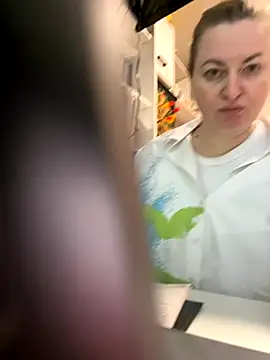 Snapshot of Amelia-Diamond chatting on November 25, 2025, 8:47 am Amelia-Diamond online show from November 25, 2025, 8:47 am