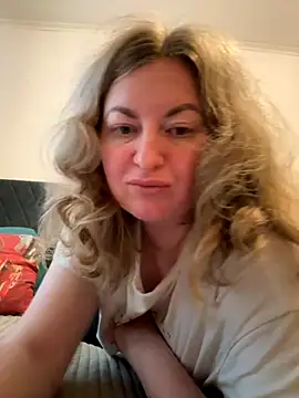 Snapshot of Amelia-Diamond chatting on November 30, 2025, 9:35 am Amelia-Diamond online show from November 30, 2025, 9:35 am