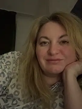 Snapshot of Amelia-Diamond chatting on December 2, 2025, 11:34 pm Amelia-Diamond online show from December 2, 2025, 11:34 pm