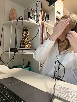 Snapshot of Amelia-Diamond chatting on December 4, 2025, 7:17 am Amelia-Diamond online show from December 4, 2025, 7:17 am