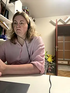 Snapshot of Amelia-Diamond chatting on December 16, 2025, 12:43 pm Amelia-Diamond online show from December 16, 2025, 12:43 pm