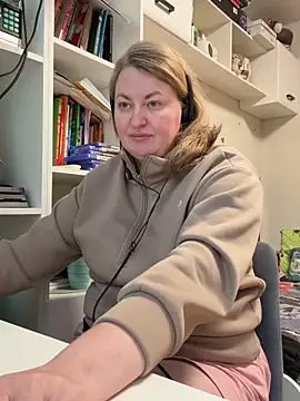 Snapshot of Amelia-Diamond chatting on December 18, 2025, 8:31 am Amelia-Diamond online show from December 18, 2025, 8:31 am