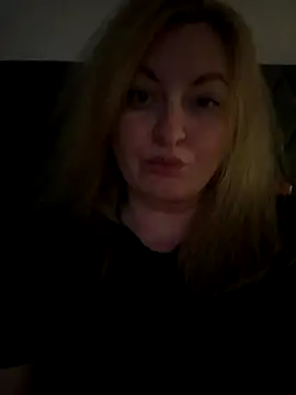 Snapshot of Amelia-Diamond chatting on December 18, 2025, 8:37 pm Amelia-Diamond online show from December 18, 2025, 8:37 pm