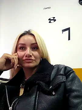 Snapshot of KellyTorres_ chatting on October 18, 2025, 10:21 pm KellyTorres online show from October 18, 2025, 10:21 pm