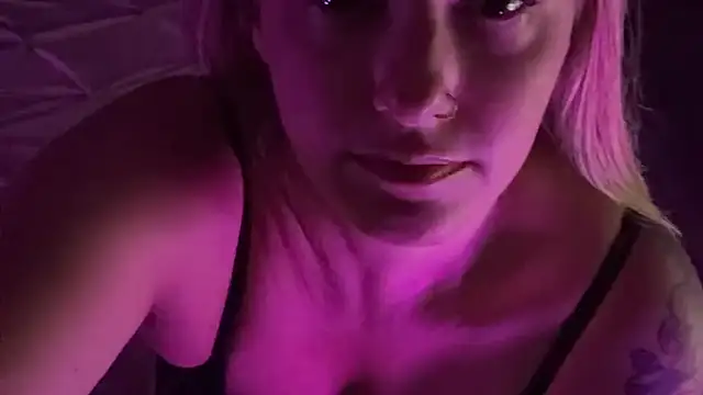 jvixen92 online show from October 20, 2025, 5:08 am