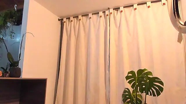 Snapshot of valeriahornier chatting on April 30, 2026, 4:08 am valeriahornier online show from April 30, 2026, 4:08 am