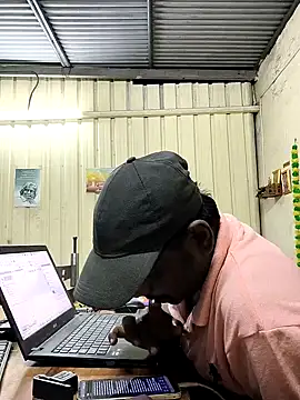 RNlov online show from November 18, 2025, 1:04 pm