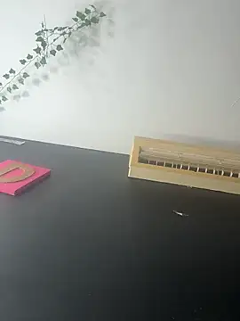 milky denni online show from October 18, 2025, 4:37 am