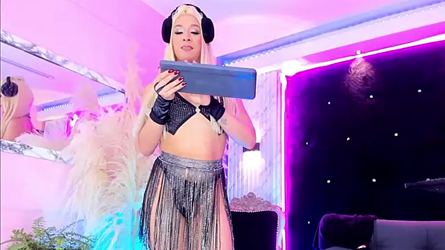 Queens Wonders Blonders online show from October 26, 2025, 7:31 pm