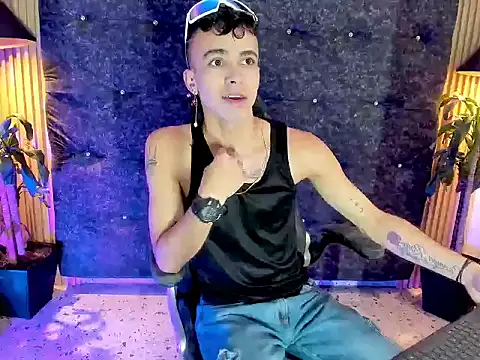 the fenix boy online show from October 18, 2025, 9:04 pm