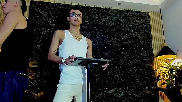 the fenix boy online show from October 29, 2025, 9:27 pm