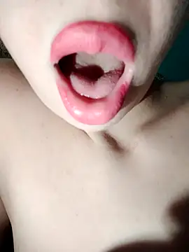 Loveyoudearxq online show from November 22, 2025, 11:42 am