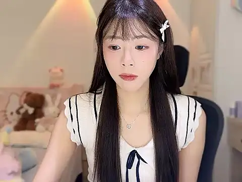 Onecutelittle online show from October 25, 2025, 4:53 am