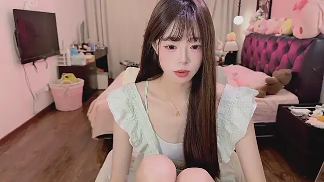 Snapshot of Onecutelittle chatting on May 8, 2026, 2:11 pm Onecutelittle online show from May 8, 2026, 2:11 pm