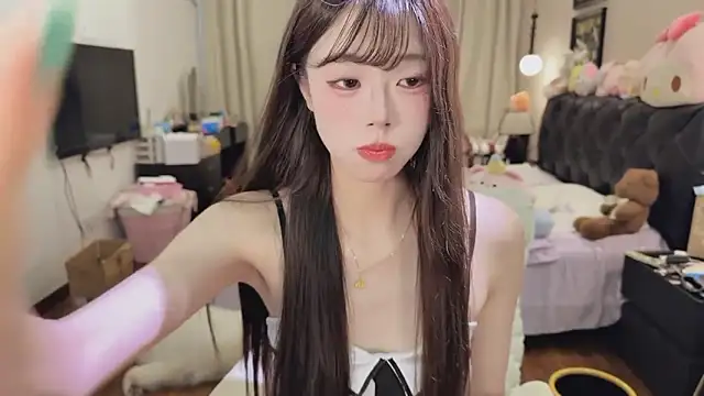 Snapshot of Onecutelittle chatting on June 1, 2026, 6:48 am Onecutelittle online show from June 1, 2026, 6:48 am