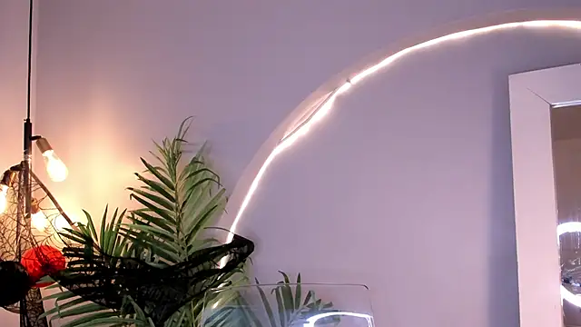 Juli Casanova online show from October 30, 2025, 1:23 pm