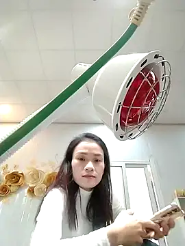 Snapshot of Miube2k chatting on November 4, 2025, 6:34 am Miube2k online show from November 4, 2025, 6:34 am