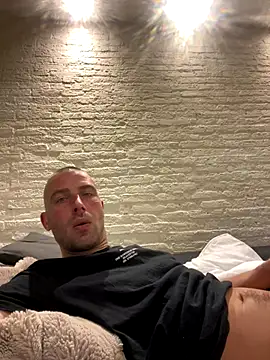 Rotteei1 online show from November 8, 2025, 1:33 pm