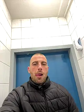 Rotteei1 online show from November 14, 2025, 12:26 pm