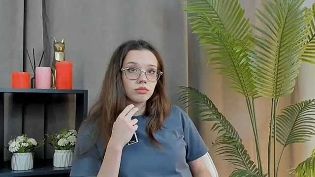 FabiolaCowing online show from October 19, 2025, 1:12 pm