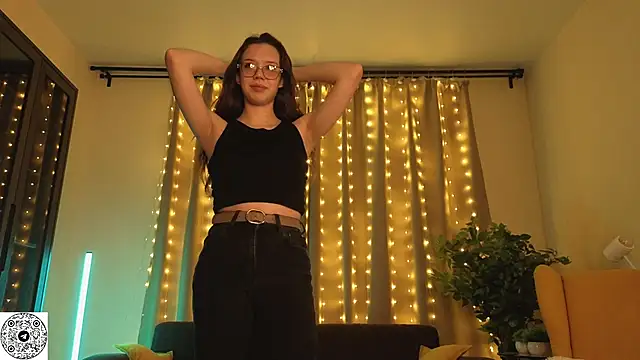 FabiolaCowing online show from November 2, 2025, 5:37 pm