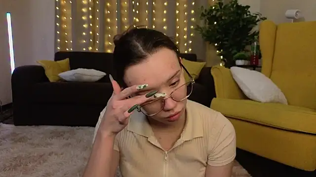 FabiolaCowing online show from November 15, 2025, 6:04 pm