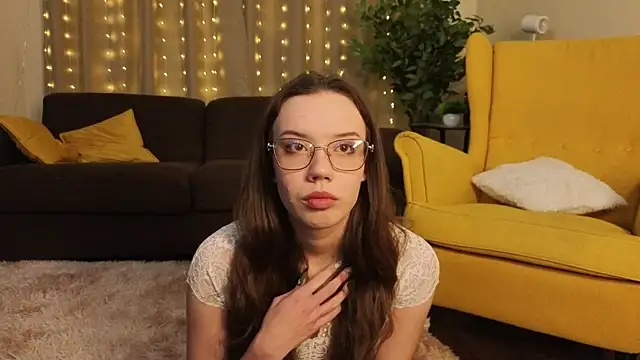 FabiolaCowing online show from November 17, 2025, 7:08 pm