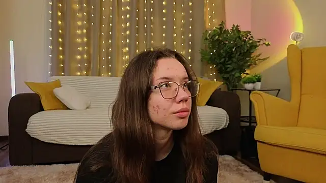 FabiolaCowing online show from November 24, 2025, 6:07 pm