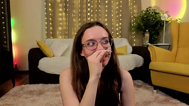 FabiolaCowing online show from November 28, 2025, 6:21 pm