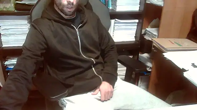 Snapshot of topg84 chatting on October 23, 2025, 11:09 am topg84 online show from October 23, 2025, 11:09 am