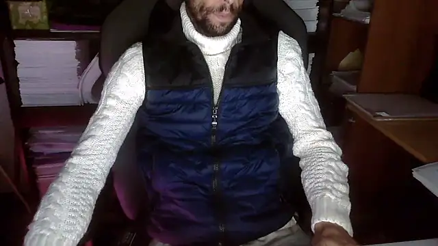 Snapshot of topg84 chatting on October 24, 2025, 4:03 pm topg84 online show from October 24, 2025, 4:03 pm