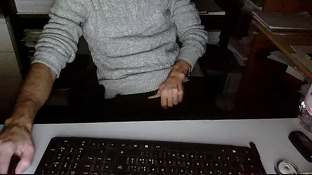 Snapshot of topg84 chatting on November 2, 2025, 3:25 pm topg84 online show from November 2, 2025, 3:25 pm