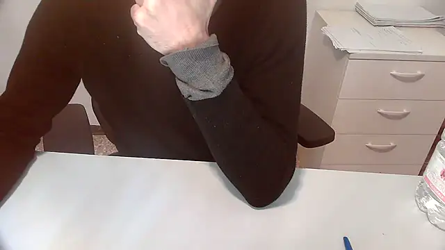 Snapshot of topg84 chatting on December 19, 2025, 5:53 pm topg84 online show from December 19, 2025, 5:53 pm