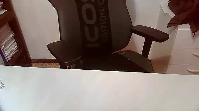 Snapshot of topg84 chatting on January 8, 2026, 7:05 pm topg84 online show from January 8, 2026, 7:05 pm