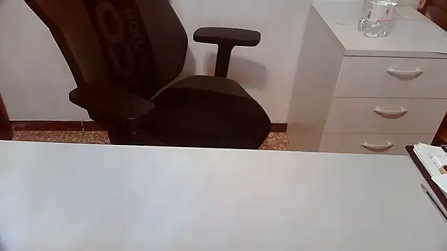 Snapshot of topg84 chatting on January 11, 2026, 6:46 pm topg84 online show from January 11, 2026, 6:46 pm