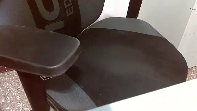 Snapshot of topg84 chatting on March 1, 2026, 6:32 pm topg84 online show from March 1, 2026, 6:32 pm