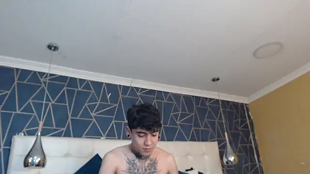 Snapshot of SantiOlsen chatting on October 27, 2025, 7:18 pm SantiOlsen online show from October 27, 2025, 7:18 pm