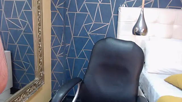 Snapshot of SantiOlsen chatting on November 2, 2025, 3:53 am SantiOlsen online show from November 2, 2025, 3:53 am