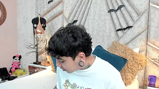 Snapshot of SantiOlsen chatting on November 11, 2025, 12:27 pm SantiOlsen online show from November 11, 2025, 12:27 pm