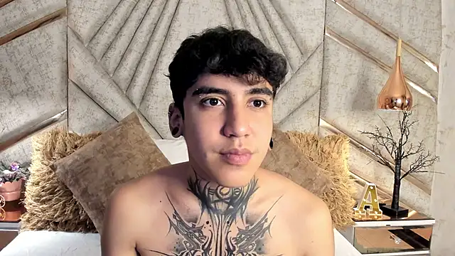 Snapshot of SantiOlsen chatting on November 14, 2025, 12:26 pm SantiOlsen online show from November 14, 2025, 12:26 pm