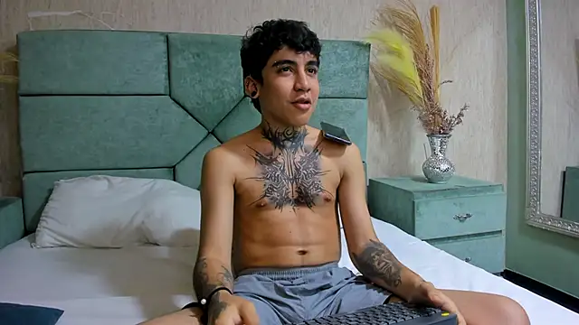 Snapshot of SantiOlsen chatting on November 16, 2025, 12:33 pm SantiOlsen online show from November 16, 2025, 12:33 pm