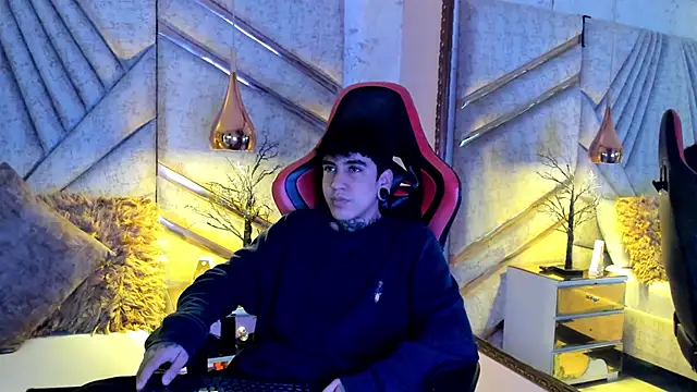 Snapshot of SantiOlsen chatting on November 19, 2025, 12:05 pm SantiOlsen online show from November 19, 2025, 12:05 pm