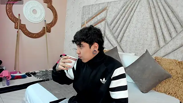 Snapshot of SantiOlsen chatting on November 20, 2025, 12:05 pm SantiOlsen online show from November 20, 2025, 12:05 pm