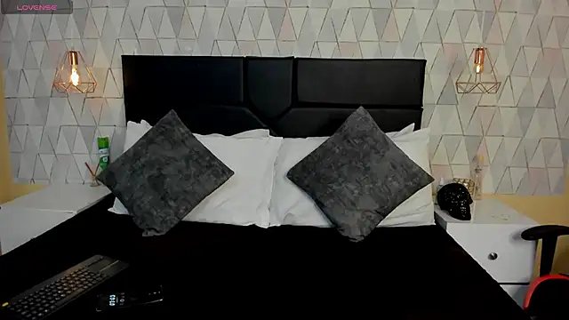 Snapshot of SantiOlsen chatting on November 21, 2025, 12:04 pm SantiOlsen online show from November 21, 2025, 12:04 pm